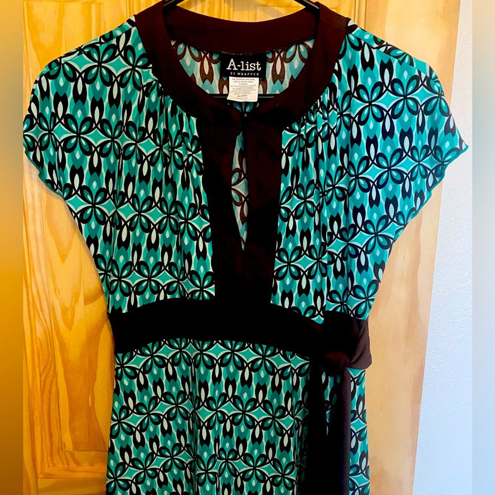 Retro looking pant suit. Super cute!